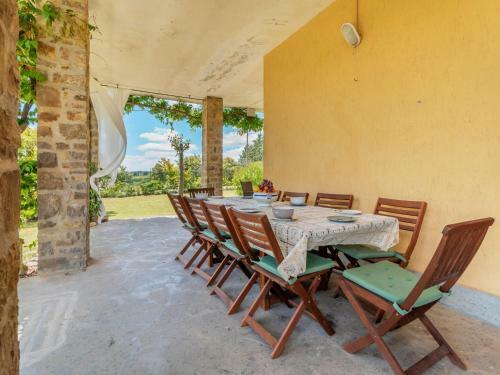 Exotic Villa In Sinalunga With Swimming Pool