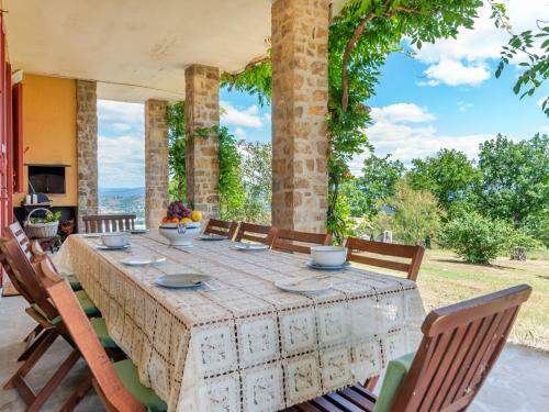 Exotic Villa In Sinalunga With Swimming Pool