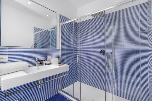 Hostal Sersale Suites