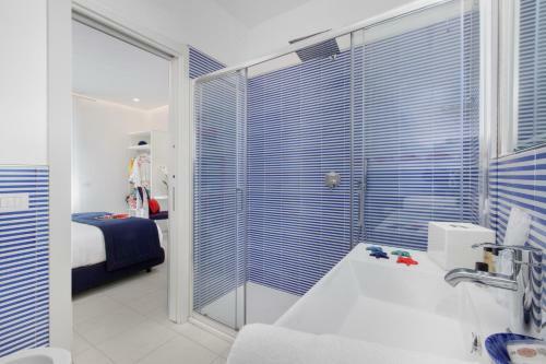 Hostal Sersale Suites