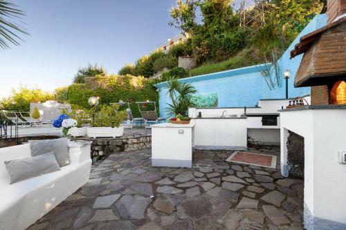 Amore Rentals - Villa Bianca 1