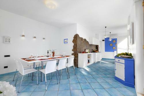 Amore Rentals - Villa Bianca 1