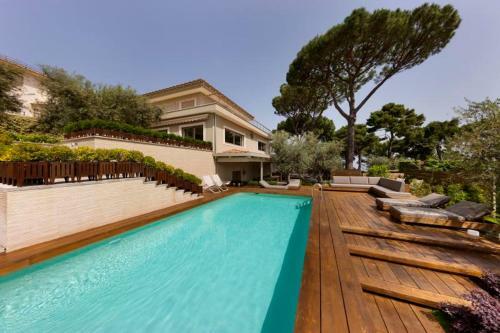 Priora Villa Sleeps 16 Pool Air Con Wifi