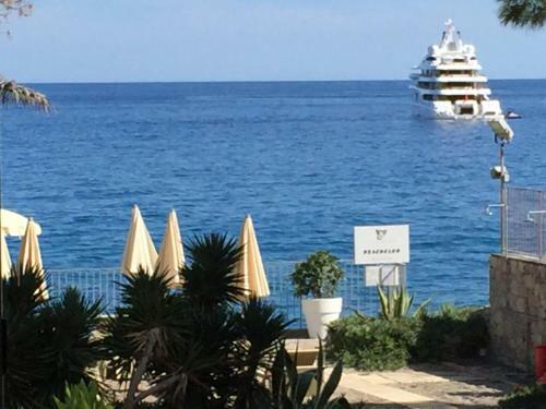 Taormina Mare Apartments,suites & Beachclub