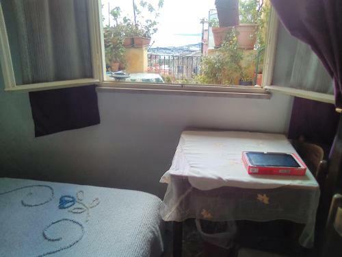 Hostal Room In Guest Room - Bright Room With Etna View