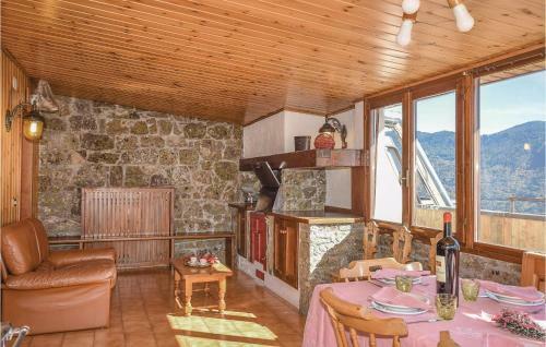 Three-bedroom Apartment In Teglio (so)