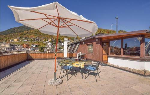 Three-bedroom Apartment In Teglio (so)