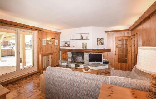 Three-bedroom Apartment In Teglio (so)