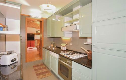 Three-bedroom Apartment In Teglio (so)