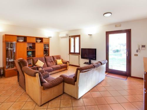 Spacious Villa In Tavullia With Swimming Pool