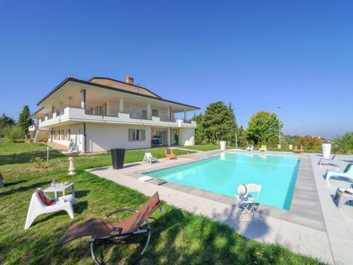 Plush Villa Apartment In Tavullia With Jacuzzi