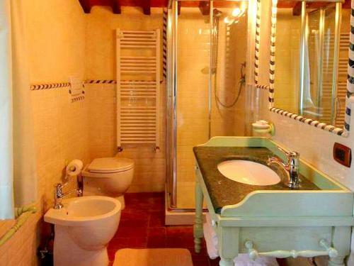 Sunny Tuscan Cottage On Pratomagno Mountain With Orchards