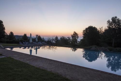 Castello Di Tocchi Villa Sleeps 27 Pool Air Con