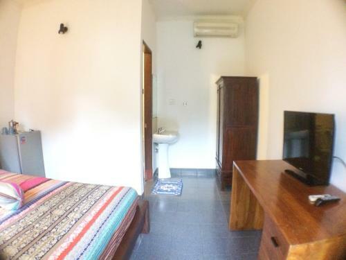 Hostal Ayu Guest House