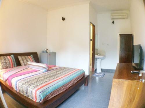 Hostal Ayu Guest House