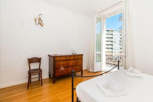 Pozzo Strada Bright Apartment - With Balconies