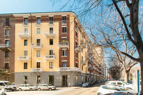 Pozzo Strada Bright Apartment - With Balconies