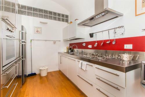 Pozzo Strada Bright Apartment - With Balconies