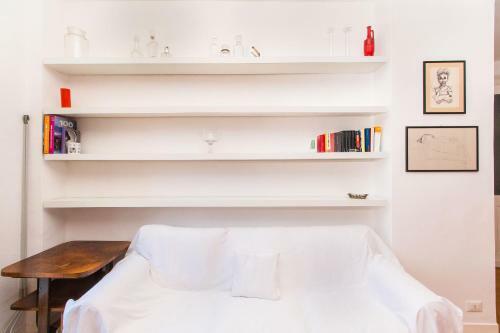 Pozzo Strada Bright Apartment - With Balconies