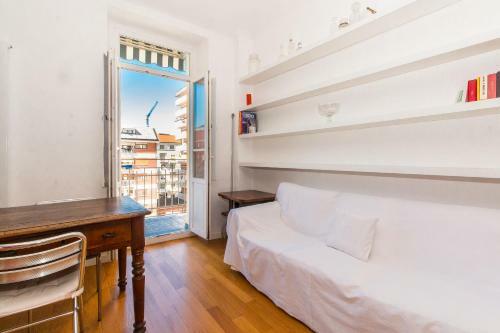 Pozzo Strada Bright Apartment - With Balconies