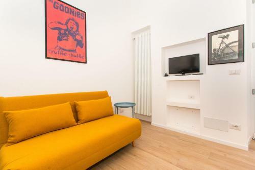 Royal Gardens Bright Apartment