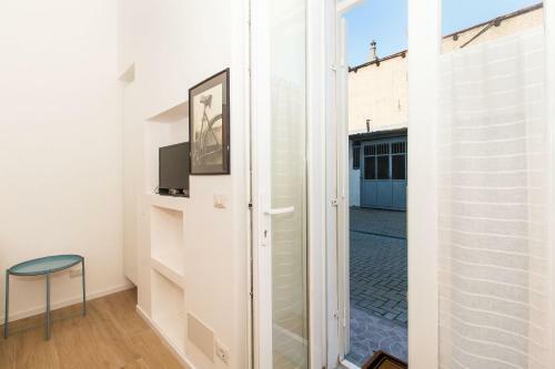 Royal Gardens Bright Apartment