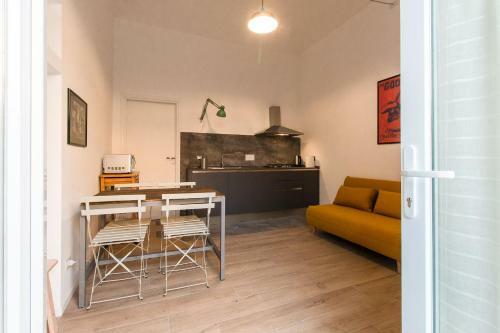 Royal Gardens Bright Apartment