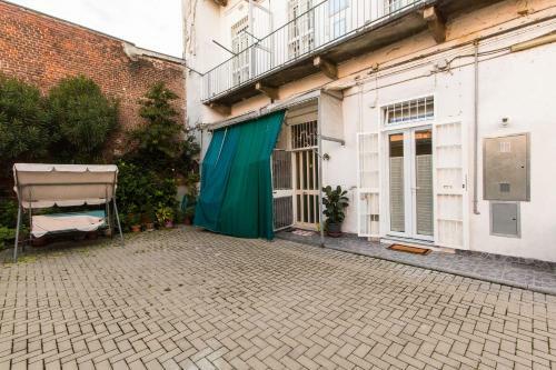 Royal Gardens Bright Apartment