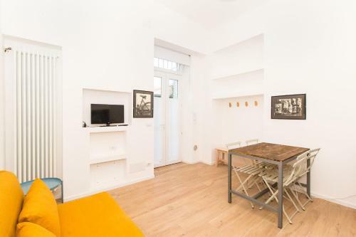 Royal Gardens Bright Apartment