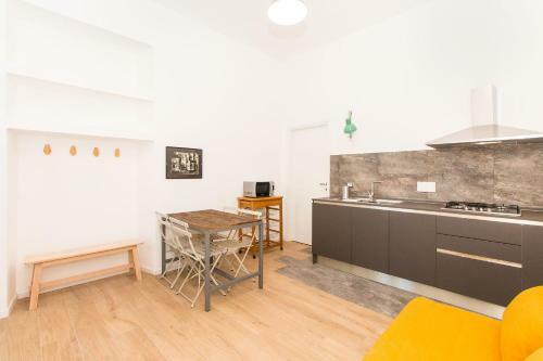 Royal Gardens Bright Apartment