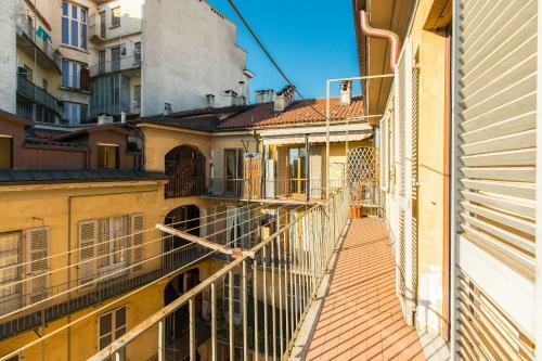 Colorful Statuto Square Design Apart