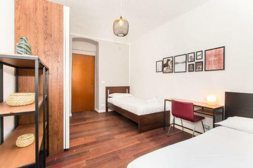 Colorful Statuto Square Design Apart