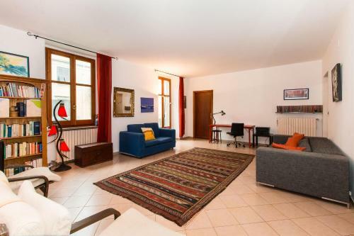 Vanchiglietta Roomy Apartment