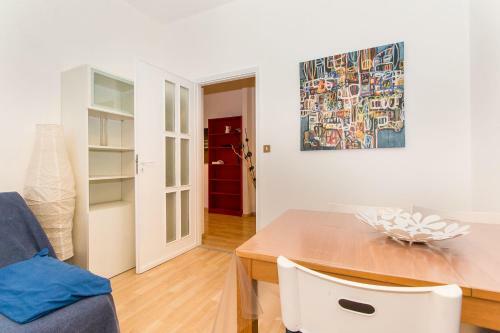 Mm Dante Colorful Apartment
