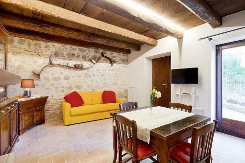 Torreorsina Holiday Home Sleeps 4 With Air Con