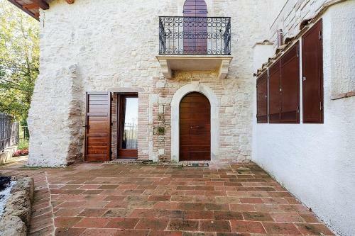 Torreorsina Holiday Home Sleeps 4 With Air Con