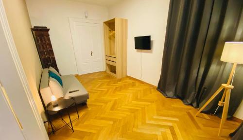 Hostal Crops City Stay