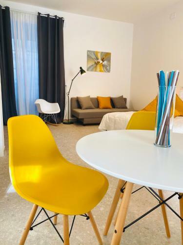 Hostal Crops City Stay