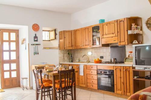 Hostal The Tavern - The Authentic Tusa