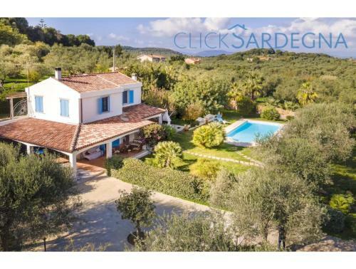 Alghero, Villa Josephine With Spectacular Swimming Pool, For 8 Guests