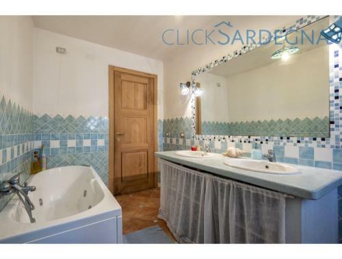 Alghero, Villa Josephine With Spectacular Swimming Pool, For 8 Guests