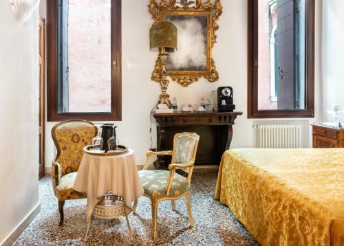 Hostal Luxury Venetian Rooms
