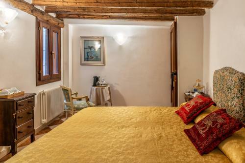 Hostal Luxury Venetian Rooms