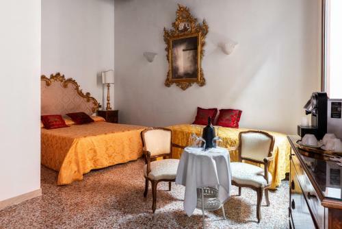 Hostal Luxury Venetian Rooms