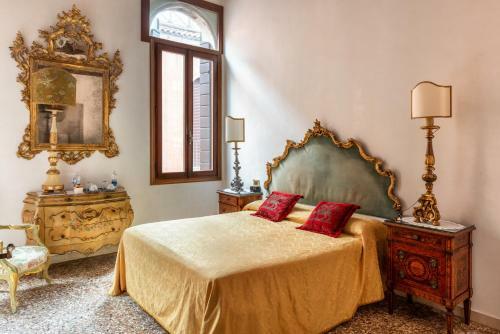 Hostal Luxury Venetian Rooms