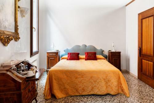 Hostal Luxury Venetian Rooms