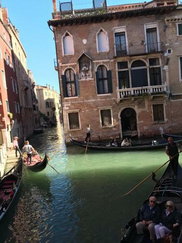 Hostal Luxury Venetian Rooms