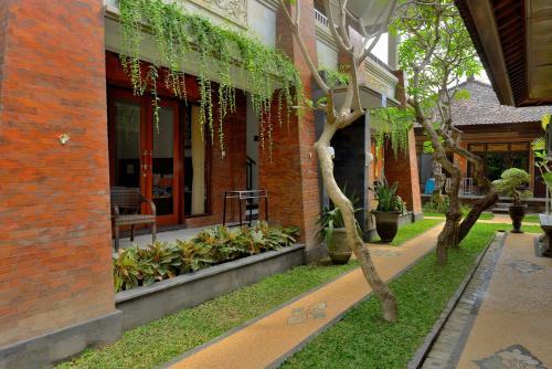 Hostal Tirta Ening Agung Hotel