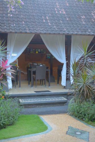 Hostal Tirta Ening Agung Hotel