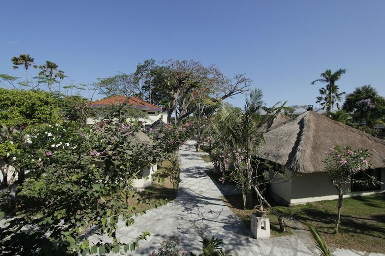 Hotel Alit Beach Resort And Villas